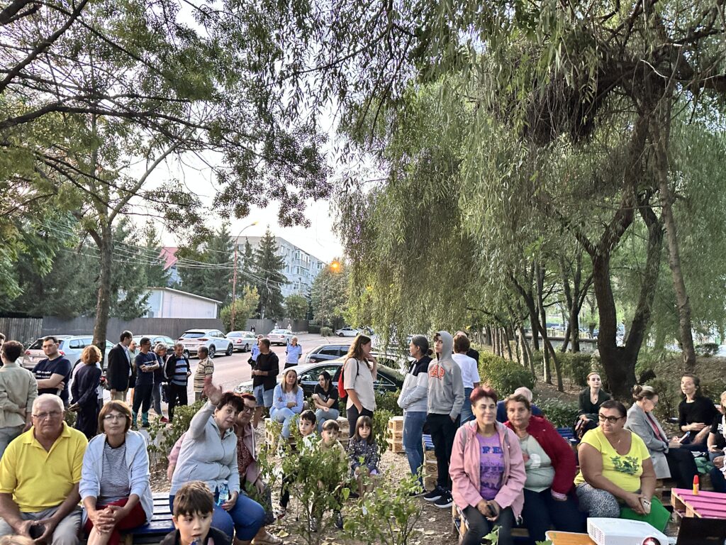 sezon comunitar Ploiești, oameni